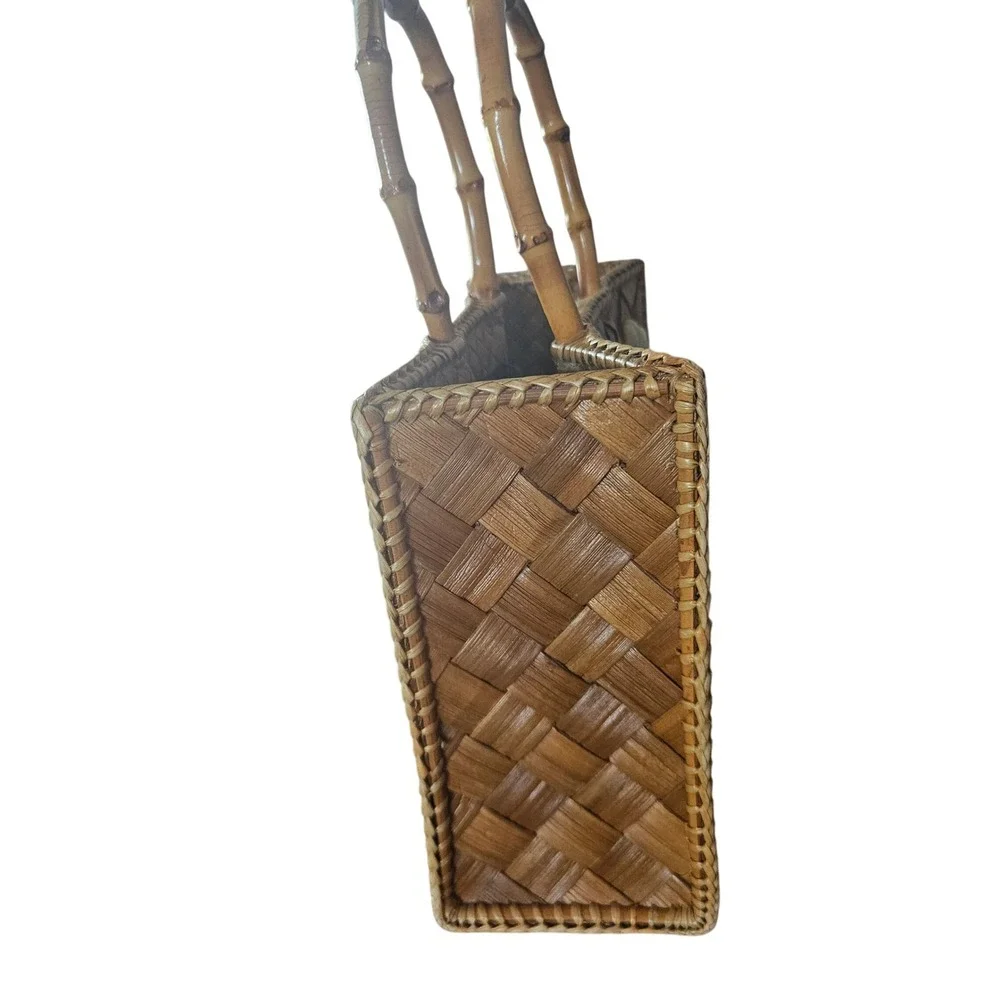 Lois Hill Woven Straw Basket Tote Bag Cowrie Shell Flower Bamboo Handle Brown